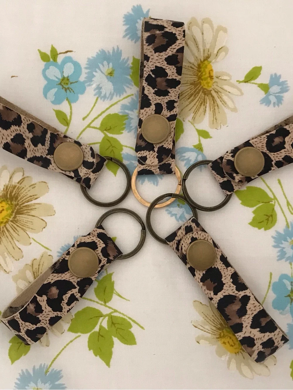 5 Handmade Genuine Leather Leopard Print Snap Keychains - Tan & Black 🐆